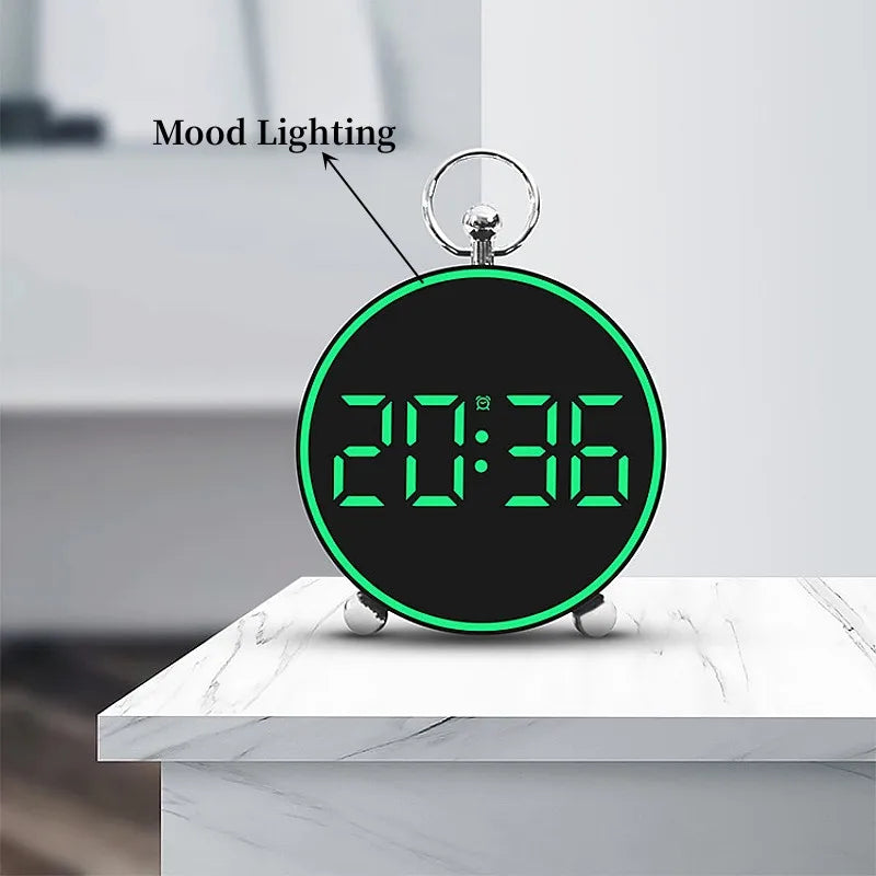 Ceas desteptator digital LED 4,4&quot; cu afisaj color, comanda vocala si alarme personalizabile - trezeste ecranul prin bataie din palme